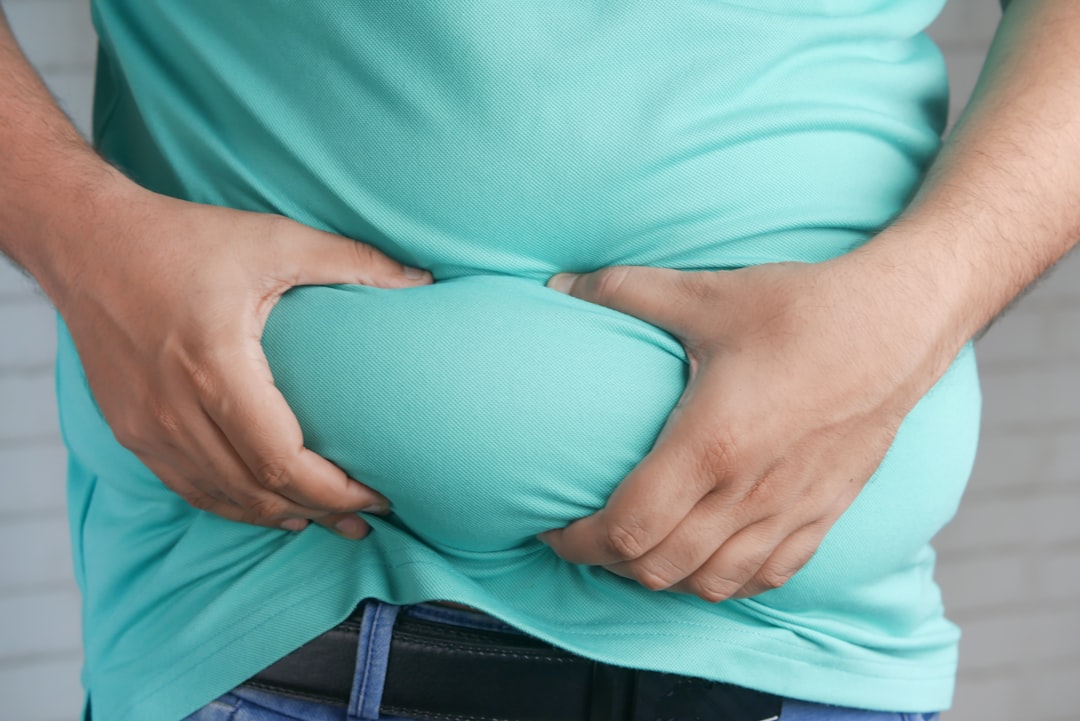 A person holding their abdomen, illustrating bloating and digestive response.
